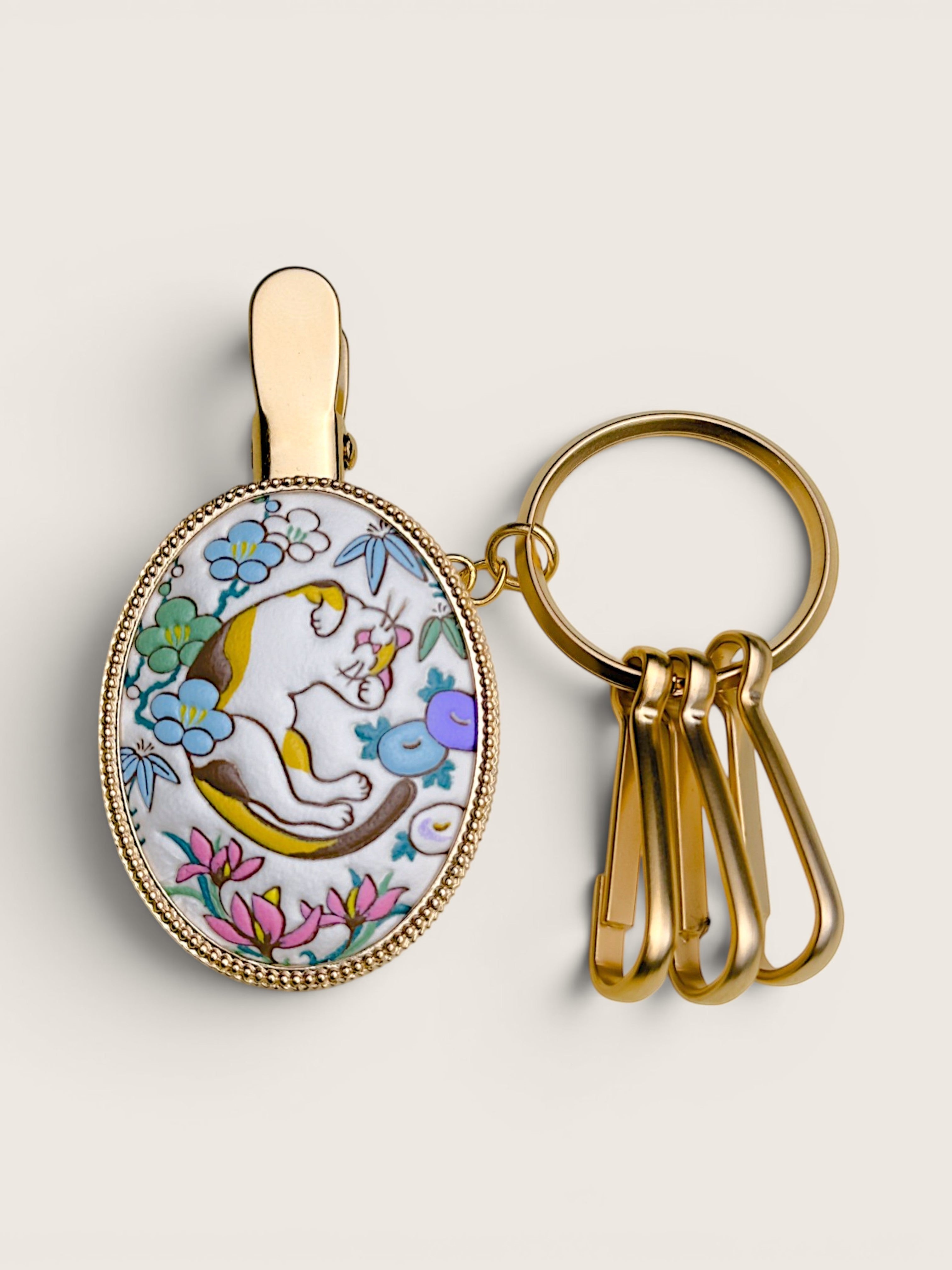 Ourooh Japanese Yuzen leather key clip featuring a hand-painted calico cat design on brass hardware with three hooks.
